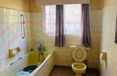 Charming 5 Bedroom House for sale in Livingstone