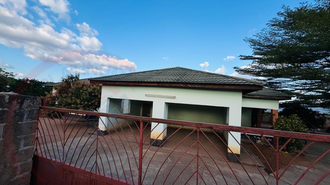 Spacious 3-bedroom house for sale in Livingstone
