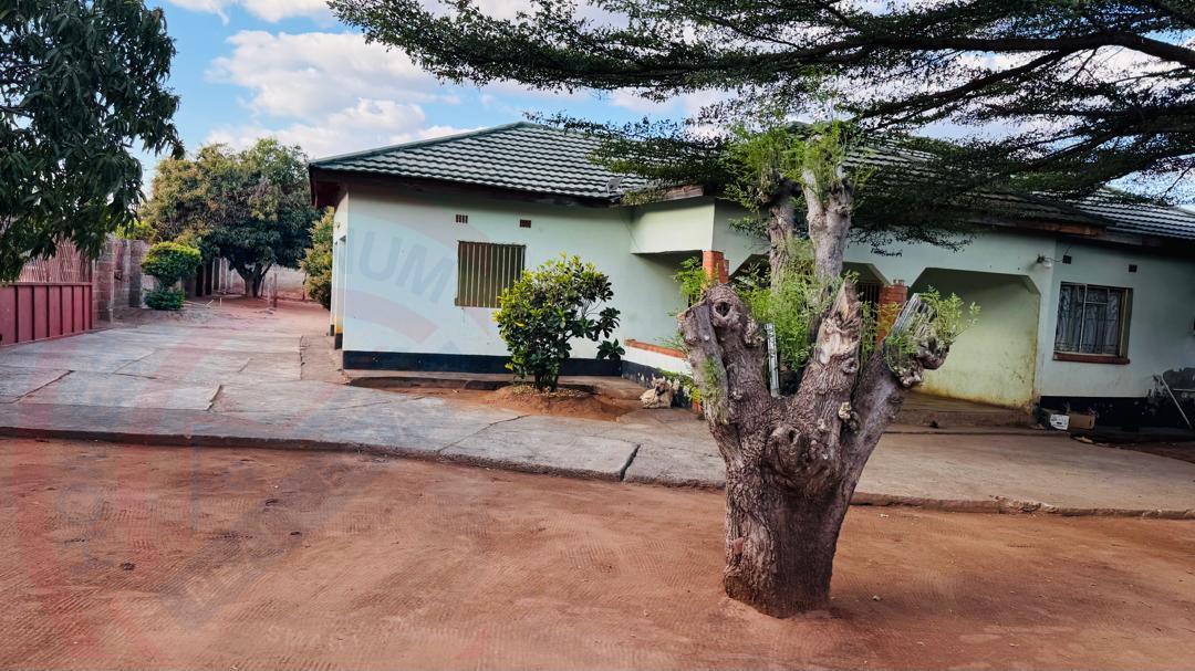 Spacious 3-bedroom house for sale in Livingstone