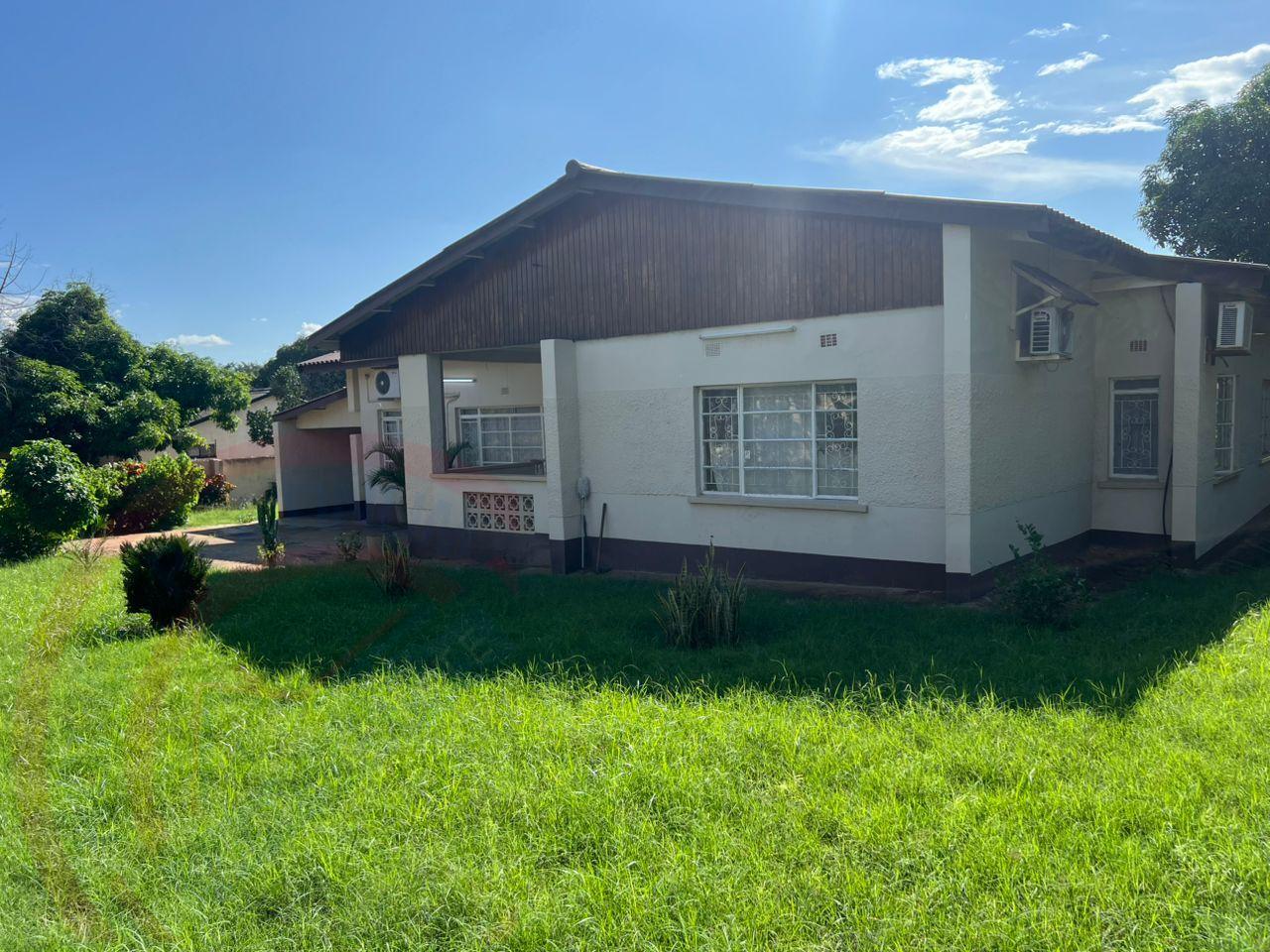 4 Bed House with En-suite for Rent in Livingstone
