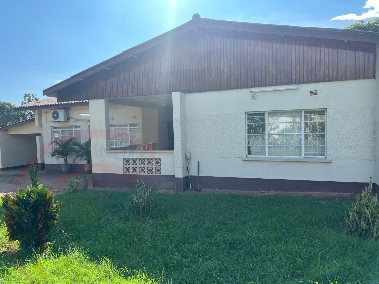 4 Bed House with En-suite for Rent in Livingstone