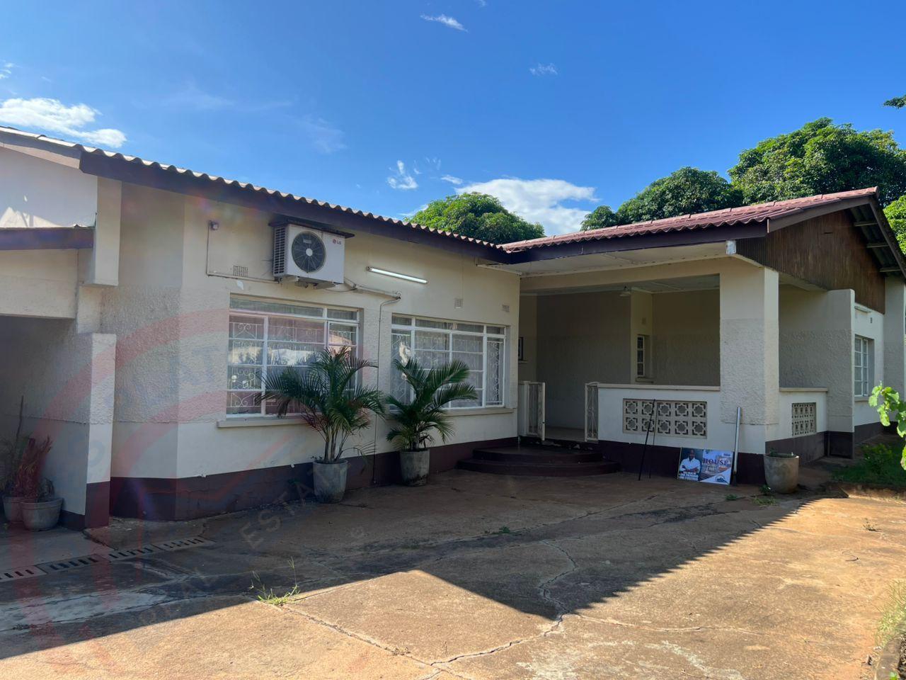 4 Bed House with En-suite for Rent in Livingstone