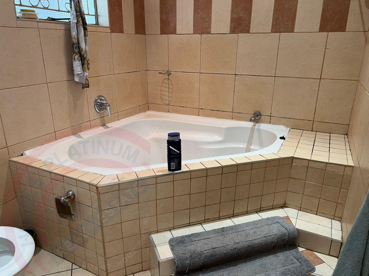 4 Bed House with En-suite for Rent in Livingstone