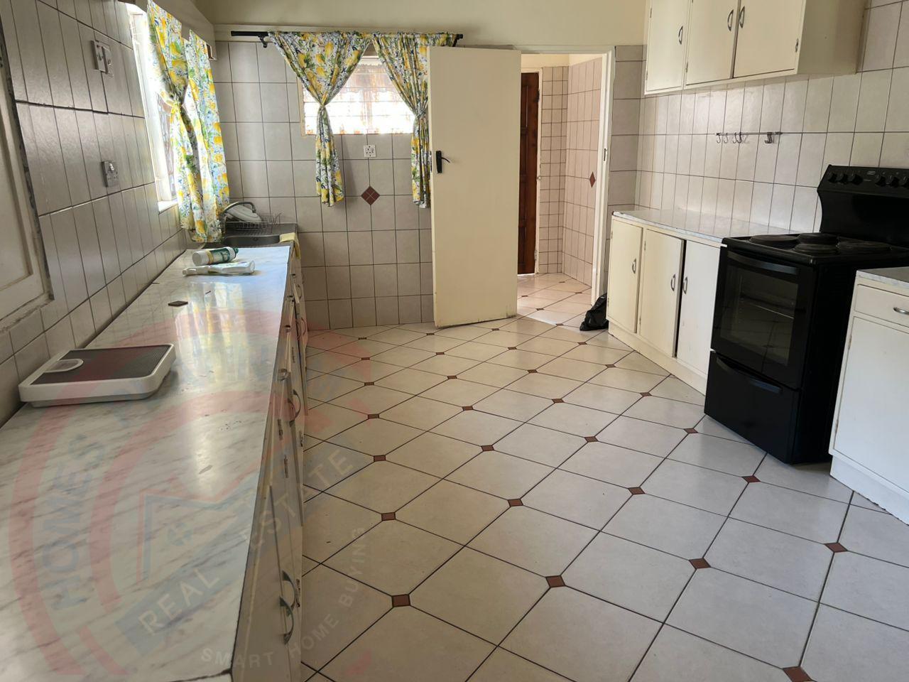 4 Bed House with En-suite for Rent in Livingstone