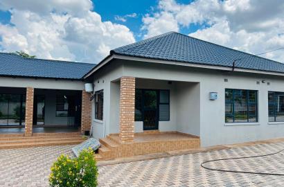 FOR RENT: Classic and Stylish Family Home